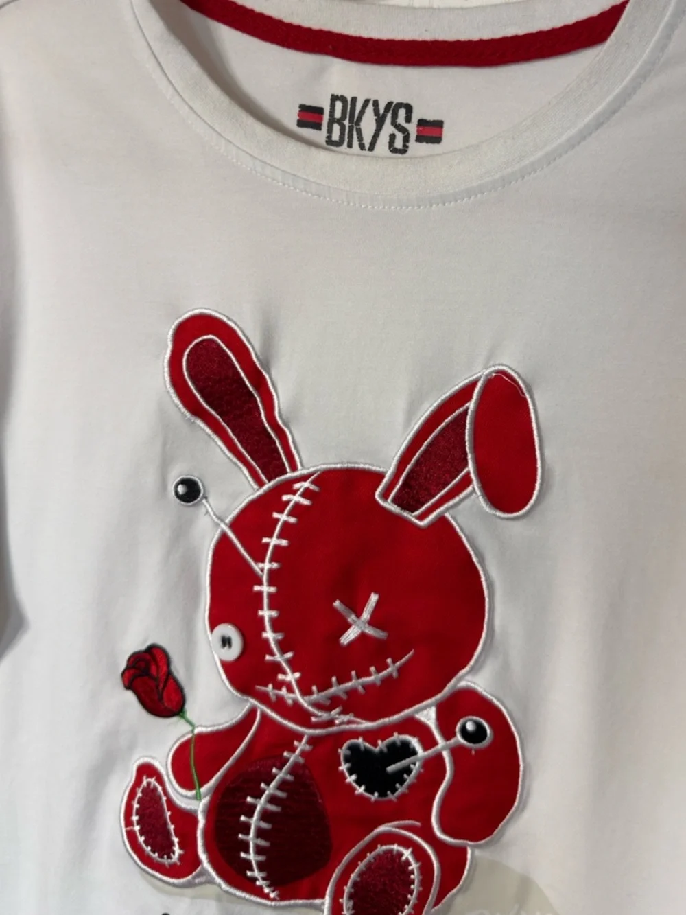 BKYS 'Lucky Charm' White Tee with Red‎ Bunny Graphic SZ S(TXA985)
